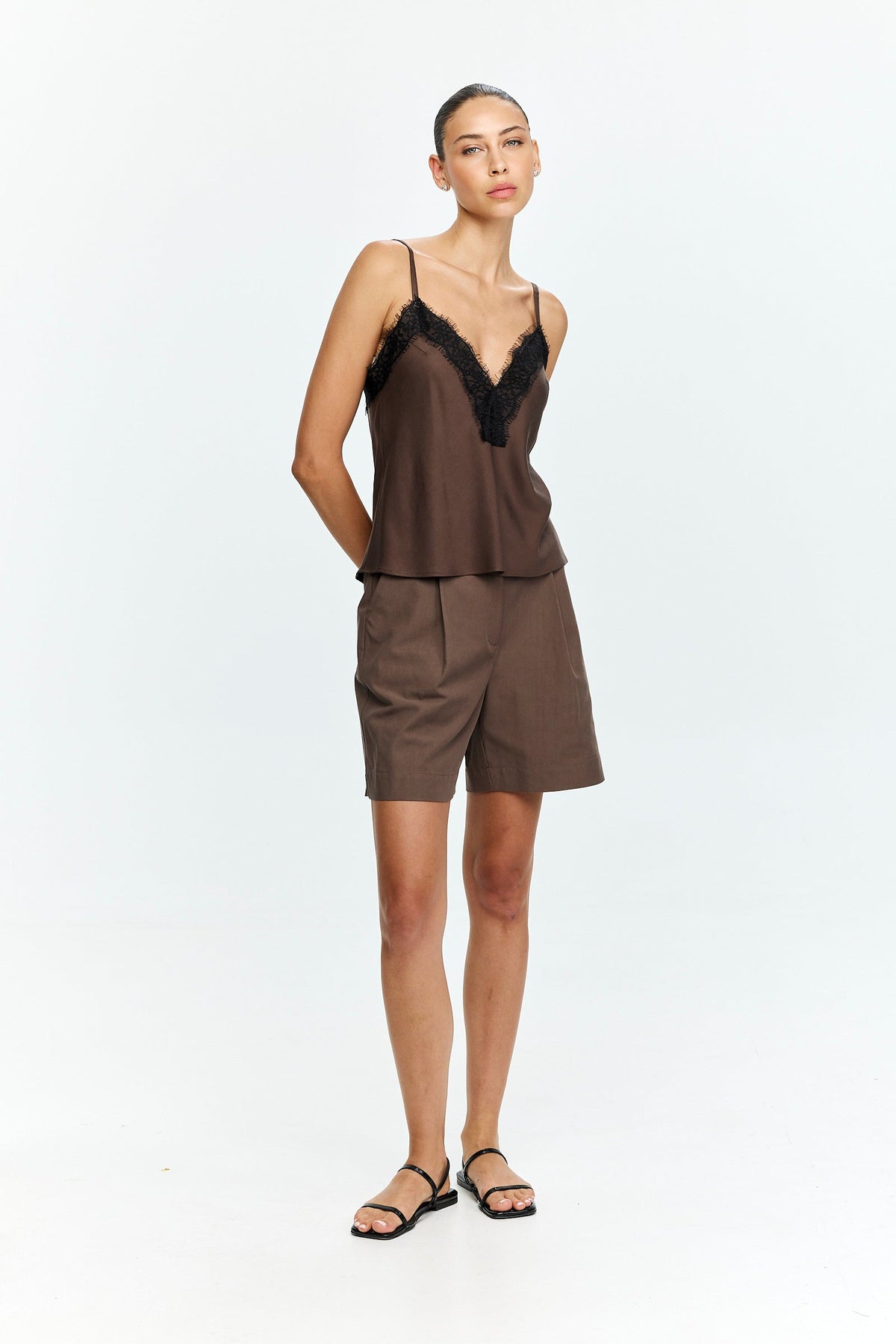 Oliver Shorts Dusty Brown
