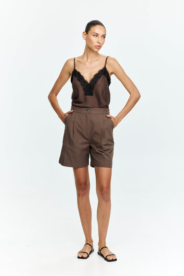 Oliver Shorts Dusty Brown